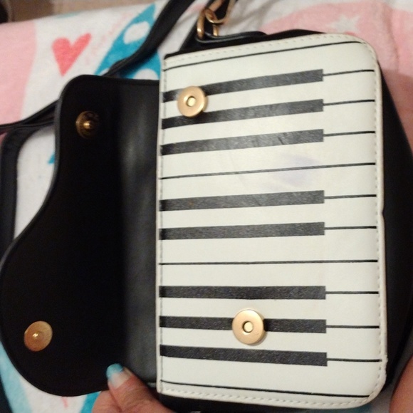 Purse - Picture 2 of 4